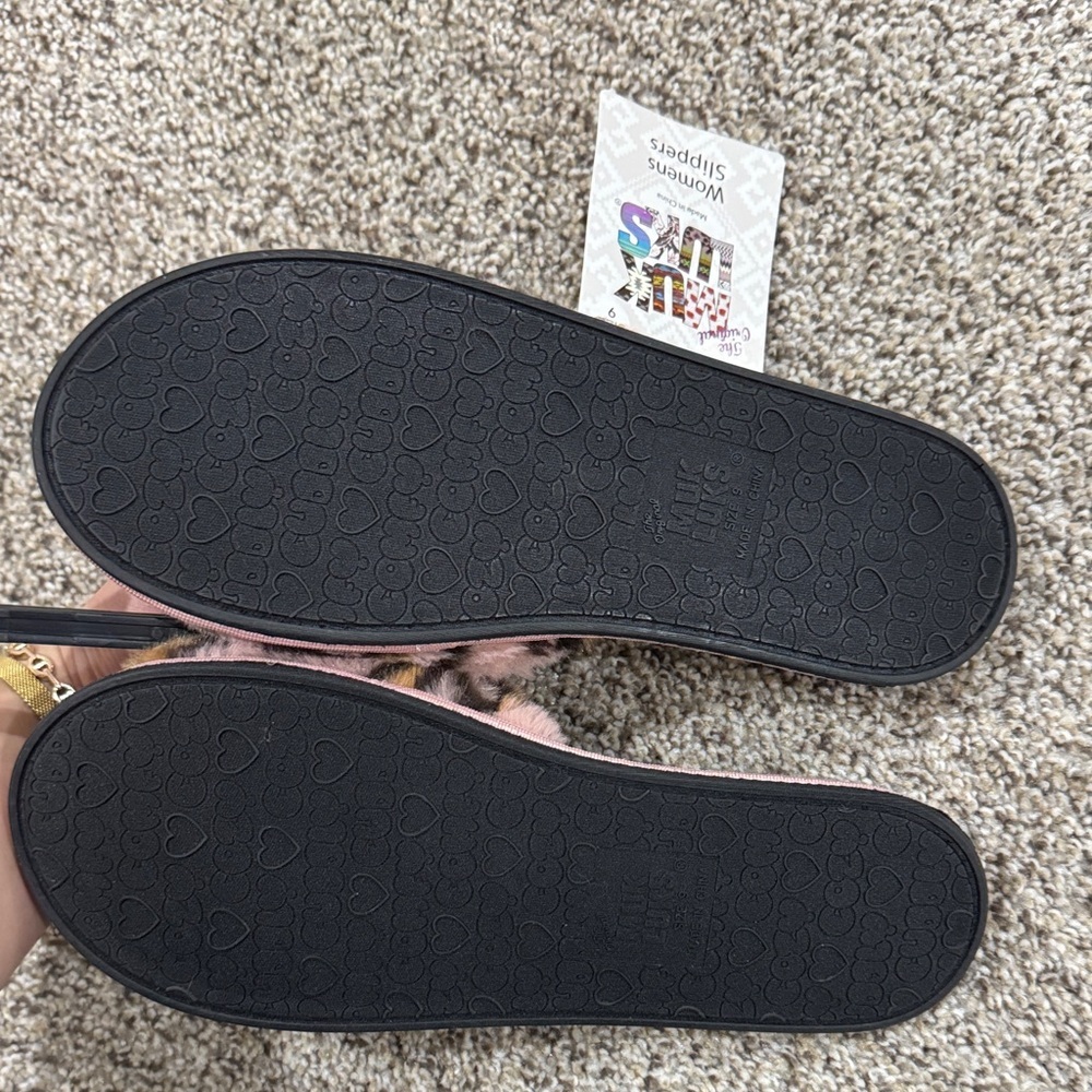 Slippers - Picture 3 of 4